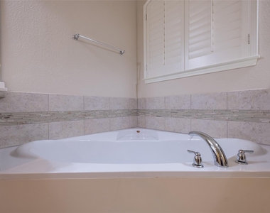 165 Lady Bird Ln - Photo Thumbnail 27