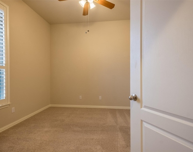 165 Lady Bird Ln - Photo Thumbnail 3
