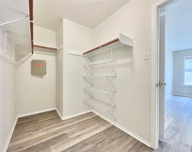 1909 Horizon Park Blvd - Photo Thumbnail 20