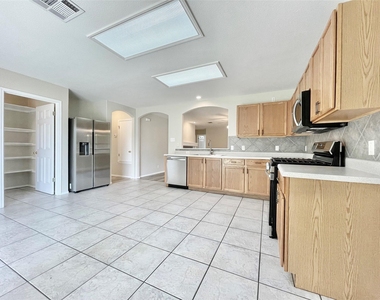 1909 Horizon Park Blvd - Photo Thumbnail 7