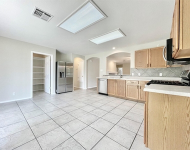 1909 Horizon Park Blvd - Photo Thumbnail 4