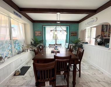 2106 Huxley Ln - Photo Thumbnail 7