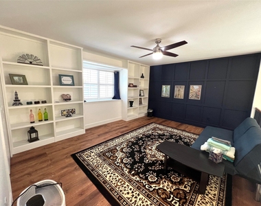 2106 Huxley Ln - Photo Thumbnail 20