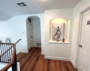 2106 Huxley Ln - Photo Thumbnail 22
