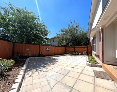 2106 Huxley Ln - Photo Thumbnail 29