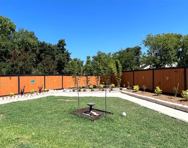 2106 Huxley Ln - Photo Thumbnail 30
