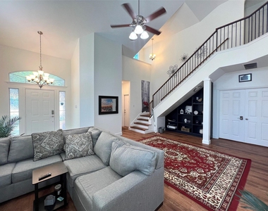 2106 Huxley Ln - Photo Thumbnail 6
