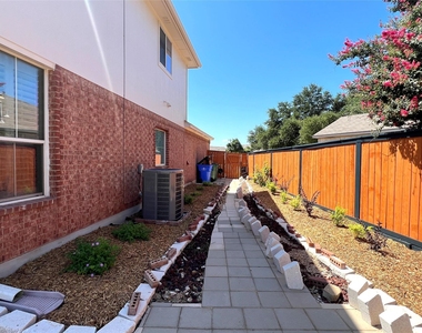 2106 Huxley Ln - Photo Thumbnail 32