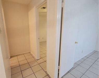 1609 Jones St - Photo Thumbnail 4