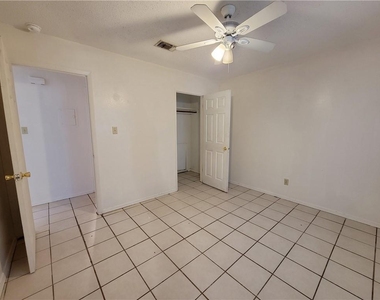 1609 Jones St - Photo Thumbnail 6