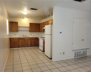 1609 Jones St - Photo Thumbnail 1