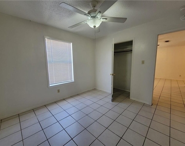 1609 Jones St - Photo Thumbnail 5