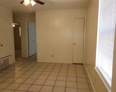 1609 Jones St - Photo Thumbnail 3