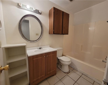 1609 Jones St - Photo Thumbnail 7
