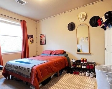 7908 Menler Dr - Photo Thumbnail 11