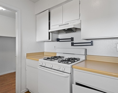 5501 Spring Meadow Rd - Photo Thumbnail 2