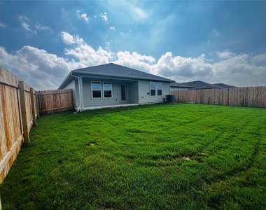 315 Darwin Pl - Photo Thumbnail 13