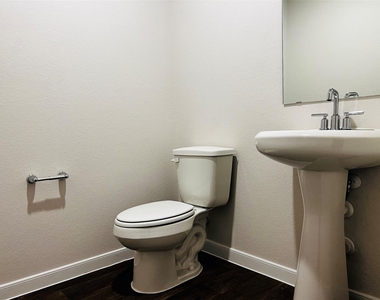 315 Darwin Pl - Photo Thumbnail 7