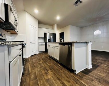 315 Darwin Pl - Photo Thumbnail 4