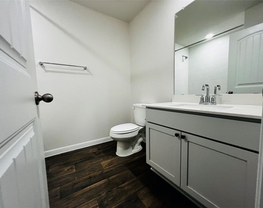 315 Darwin Pl - Photo Thumbnail 8