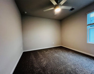 315 Darwin Pl - Photo Thumbnail 9