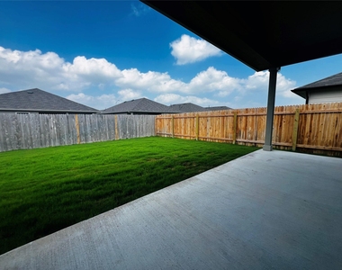 315 Darwin Pl - Photo Thumbnail 15