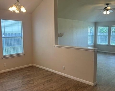 108 Pond Way - Photo Thumbnail 12