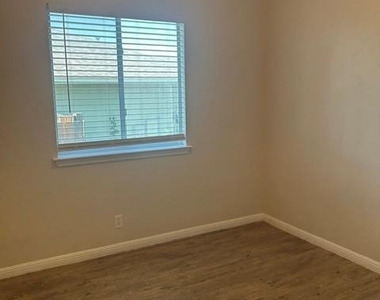 108 Pond Way - Photo Thumbnail 17