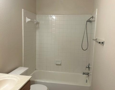 108 Pond Way - Photo Thumbnail 9