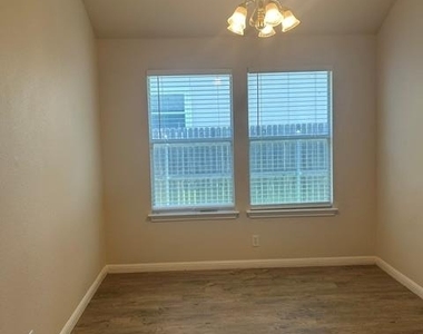 108 Pond Way - Photo Thumbnail 14