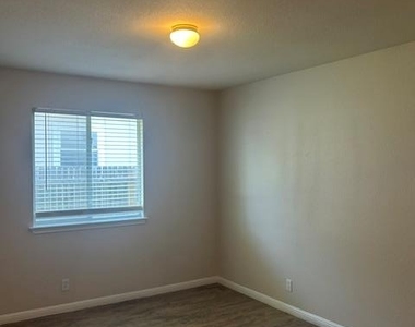 108 Pond Way - Photo Thumbnail 7