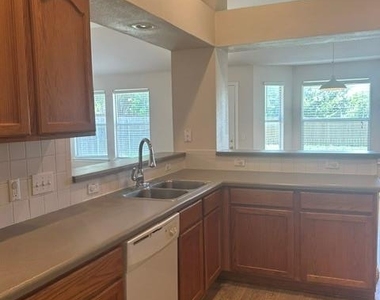 108 Pond Way - Photo Thumbnail 3
