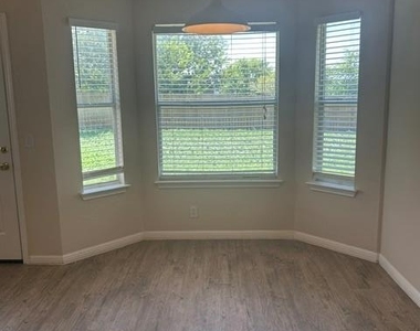108 Pond Way - Photo Thumbnail 6