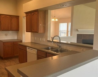 108 Pond Way - Photo Thumbnail 4