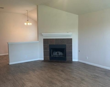 108 Pond Way - Photo Thumbnail 15