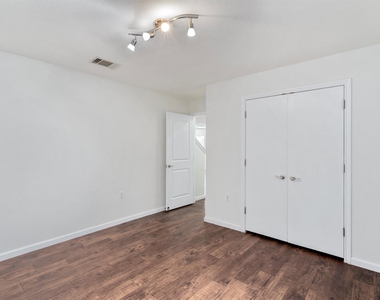 3516 Sand Dunes Ave - Photo Thumbnail 12