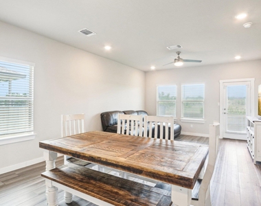 1208 Tipton St - Photo Thumbnail 15