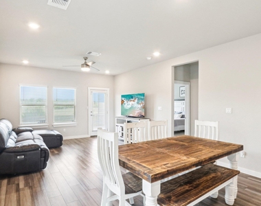 1208 Tipton St - Photo Thumbnail 16