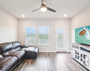 1208 Tipton St - Photo Thumbnail 13