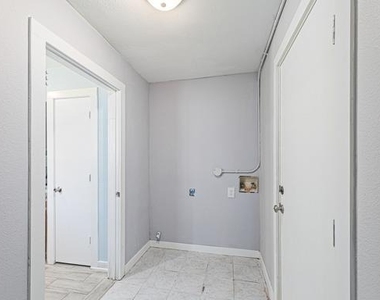 8524 Dryfield Dr - Photo Thumbnail 12