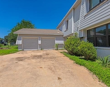 8524 Dryfield Dr - Photo Thumbnail 3