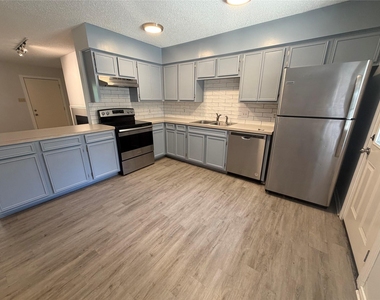 11101 Oak Branch Dr - Photo Thumbnail 10