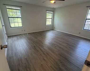 11101 Oak Branch Dr - Photo Thumbnail 6