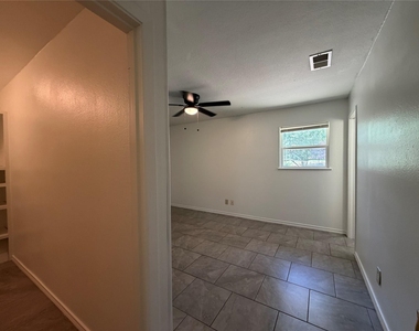 801 Brushy Creek Dr - Photo Thumbnail 15