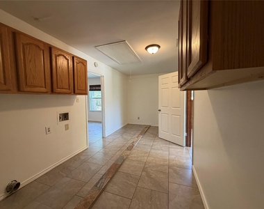 801 Brushy Creek Dr - Photo Thumbnail 9