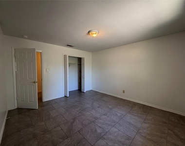 801 Brushy Creek Dr - Photo Thumbnail 18