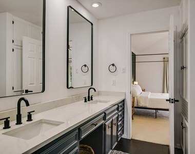 11125 Pinehurst Dr - Photo Thumbnail 9