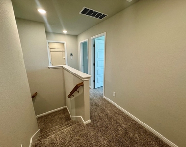 801 Staglin St - Photo Thumbnail 18