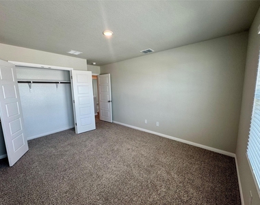 801 Staglin St - Photo Thumbnail 21