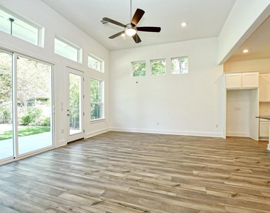402 Zennia St - Photo Thumbnail 5